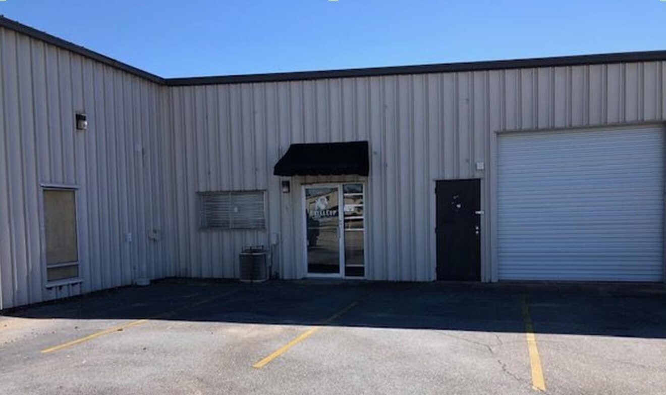 1900 sf front photo