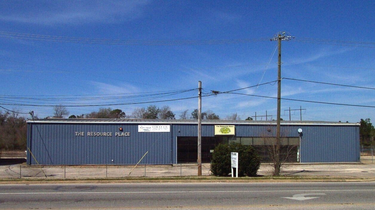 975 W I-65 Service Road N - Front of Building
